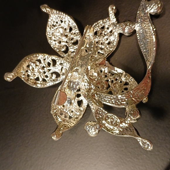 Silvertone Flower Brooch Pin Bridal Jewelry - Picture 8 of 9